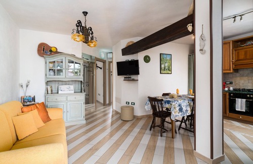 Budoni House | Holiday Home 'Al Mare Da Pépé' Near the Beach with Terrace, Garden and Air Conditioning