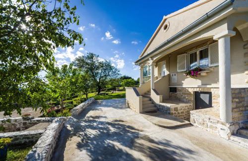 Benkovac House | Holiday home Ante with beautiful private garden