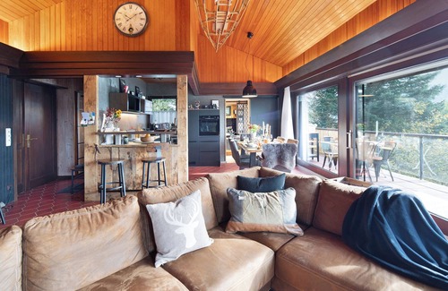 Waldeck House | Holiday Home 'AusZeyt Edersee Für Vier' with Private Terrace, Private Garden and Wi-Fi