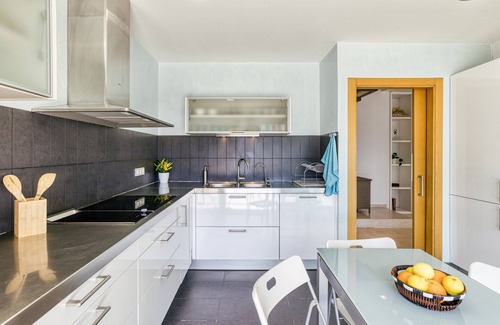 Llafranc House | Holiday Home 'Blueview' with Beautiful Sea View, Fireplace and Whirlpool