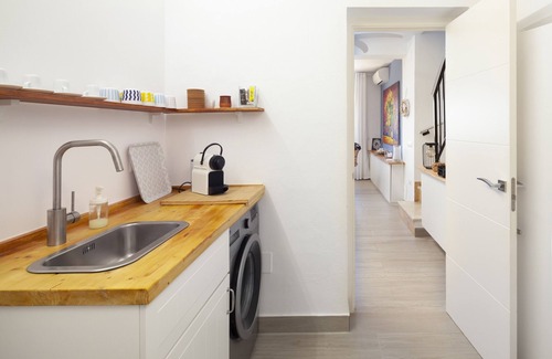 Caleta de Velez House | Holiday Home 'Casa Nido Playa' with Sea View, Wi-Fi and Air Conditioning