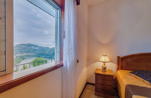 Bitetos House | Holiday Home 'Casa Encanto do Douro' with Private Garden, Balcony and Wi-Fi
