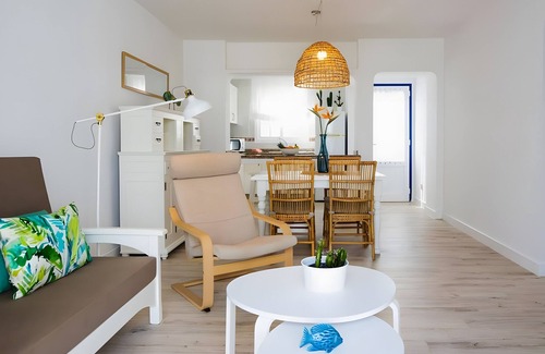 Arrieta House | Holiday Home 'Caleta Campos Bungalows' with Sea View, Shared Pool and Wi-Fi