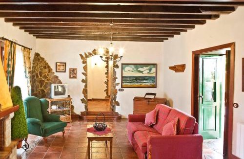 Montijos House | Holiday Home Camino La Candelaria-2 by Interhome