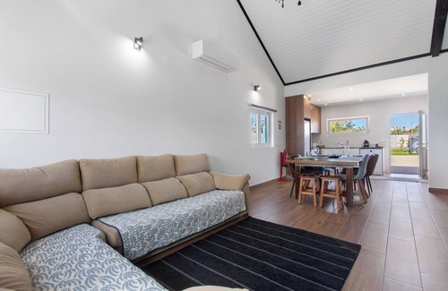Marinha Grande House | Holiday Home 'Casa Do Canudo' with Private Pool, Private Terrace and Wi-Fi
