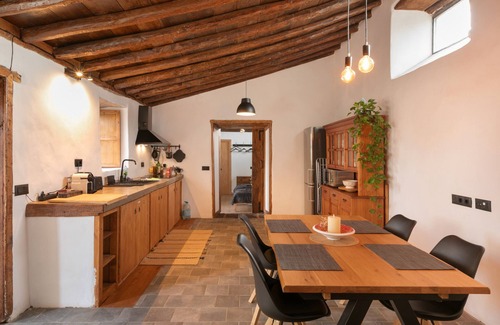 San Cristobal de La Laguna House | Holiday Home 'Casa Canaria Finca Real' with Private Garden, Balcony and Wi-Fi