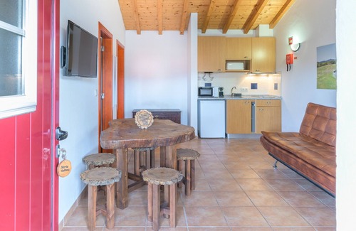 Sao Luis Apartment | Holiday Home 'Casa Da Maria Valtina' with Mountain View, Wi-Fi and Air Conditioning