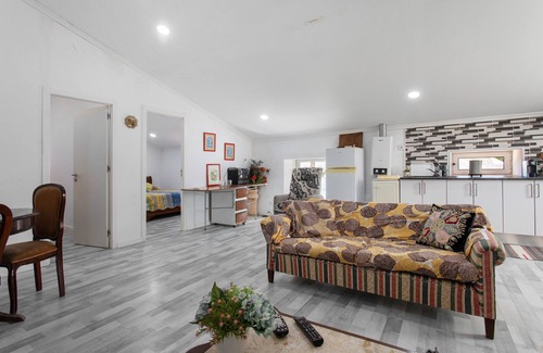 Alenquer House | Holiday Home 'Casa Do Pateo' with Mountain View, Shared Pool and Wi-Fi