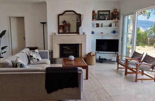 Portinho da Arrabida House | Holiday Home 'Casa Do Portinho' with Sea View, Private Terrace and Wi-Fi