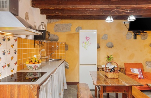 Aguimes House | Holiday Home Casa Emblemática La Pileta Bentejui with Garden and Wi-Fi