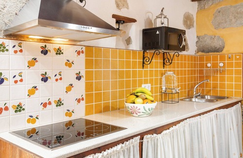 Aguimes House | Holiday Home Casa Emblemática La Pileta Bentejui with Garden and Wi-Fi