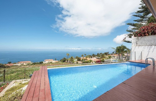 Las Cuevas House | Holiday Home ‘Casa Santa Úrsula’ with Sea View, Pool, Wi-Fi & Garden