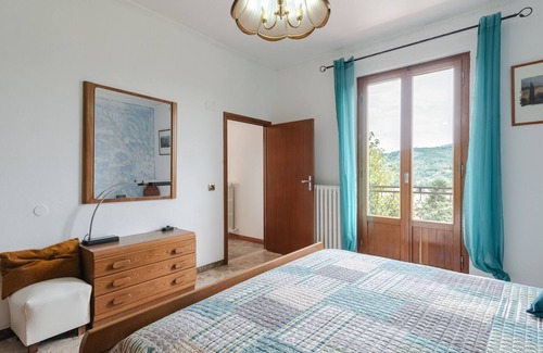 Santa Reparata House | Holiday Home 'Casa Girasole' with Terrace & Wi-Fi