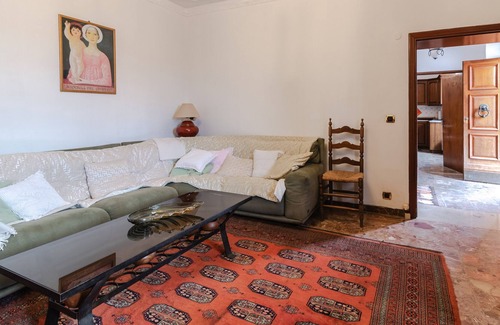 Santa Reparata House | Holiday Home 'Casa Girasole' with Terrace & Wi-Fi