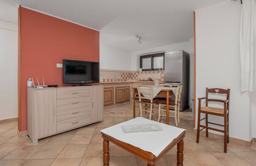 Golfo Aranci House | Holiday Home 'Casa Bice 2' close to the Sea with Garden & Wi-Fi
