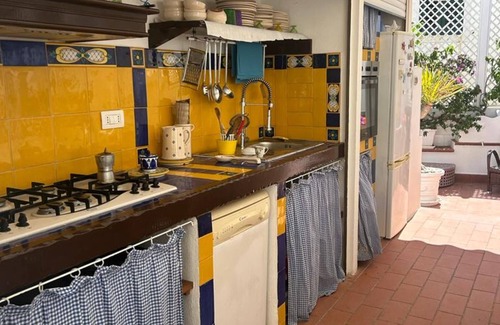 Vieste House | Holiday Home 'Casa Panoramica Del Xll Secolo' with Sea View, Wi-Fi and Air Conditioning