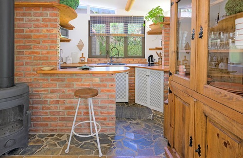 Baiona House | Holiday Home 'Casa Lago - Selão Da Eira' with Lake View, Shared Pool and Wi-Fi