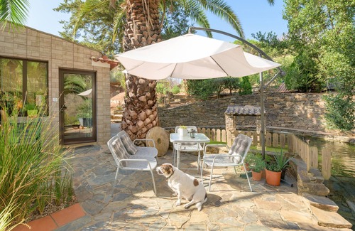 Baiona House | Holiday Home 'Casa Lago - Selão Da Eira' with Lake View, Shared Pool and Wi-Fi