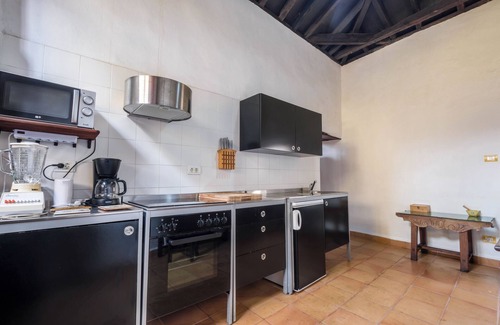 Garachico House | Holiday Home "Casa Tradicional Canaria - I" near the Sea with Mountain Views and Wi-Fi