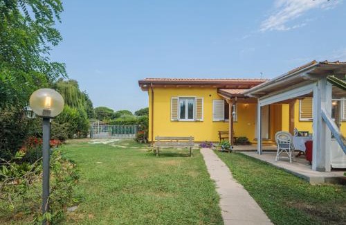Lido di Camaiore House | Holiday Home Casina del Sole by Interhome