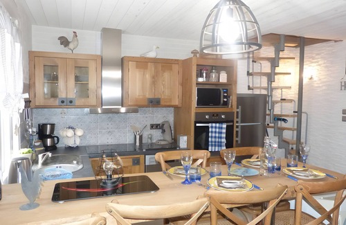 Yport House | Holiday Home 'Chez Isa De Pêcheur Etretat' with Sea View and Wi-Fi