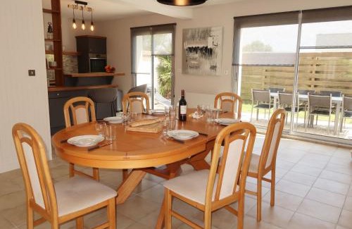 Kerlouet House | Holiday Home Cremiou Beach by Interhome