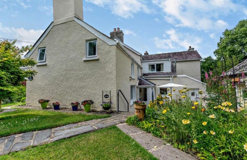 Llangeler House | Holiday Home Daisy by Interhome