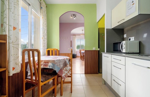 El Ligallo del Ganguil House | Holiday Home "de l'avi" with Pool, Garden & Wi-Fi
