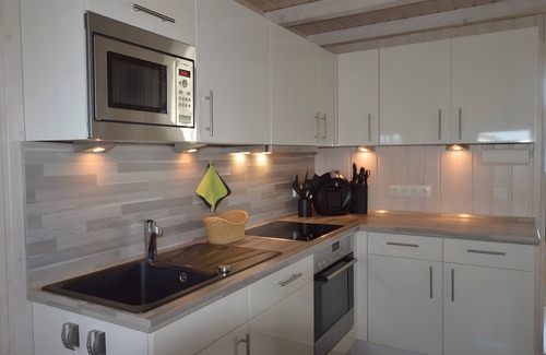 Wesselburenerkoog House | Holiday Home 'Nordseeluft' with Private Garden and Wi-Fi