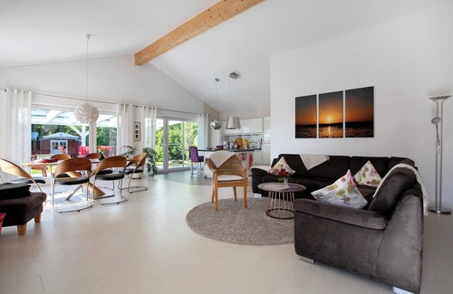 Wesselburenerkoog House | Holiday Home 'Ferienhaus Frida Am Deich' with Private Terrace, Private Garden and Wi-Fi