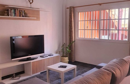 Playa de Arinaga House | Holiday Home "El Girasol" with Terrace, Grill & Wi-Fi