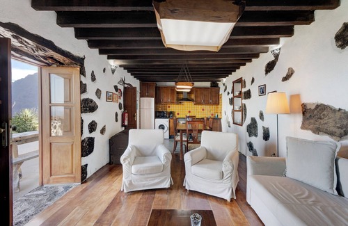 Tigaday House | Holiday Home 'El Lagar' with Sea View, Shared Terrace and Wi-Fi