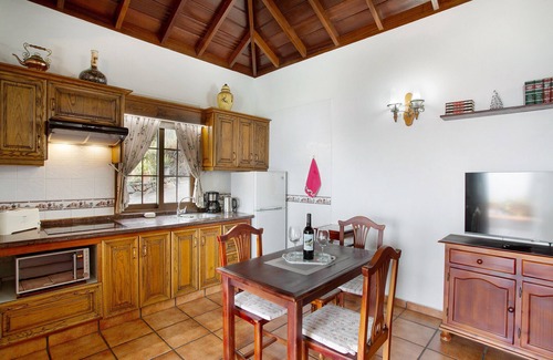 Tijarafe Villa | Holiday Home 'El Manso' with Sea View, Wi-Fi and Air Conditioning