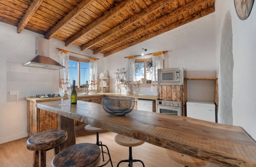 Isora House | Holiday Home 'El Rincón De Yeico' with Mountain View, Private Terrace and Wi-Fi