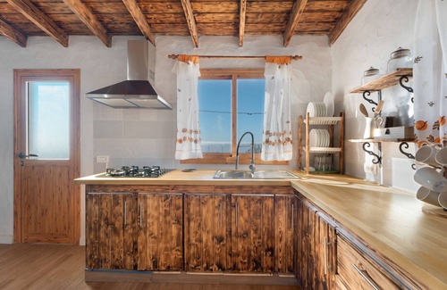 Isora House | Holiday Home 'El Rincón De Yeico' with Mountain View, Private Terrace and Wi-Fi