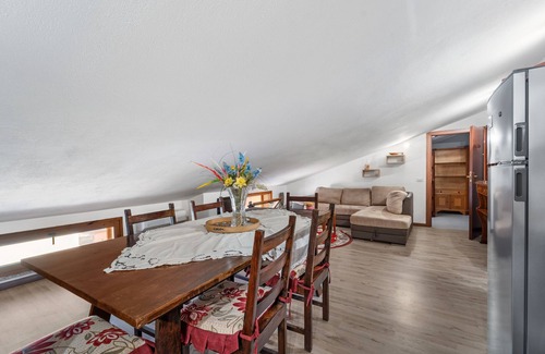 San Sperate House | Holiday Home 'Eleonora' with Private Garden, Wi-Fi and Air Conditioning