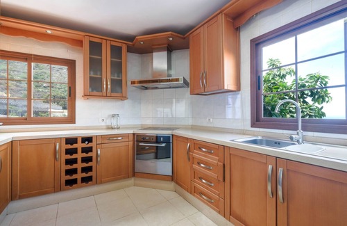 El Guincho House | Holiday Home “Casa las Cañas” with Mountain View, Sea View, Pool and Terrace