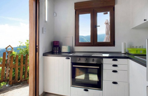 Valsequillo de Gran Canaria House | Holiday Home "Ca' Navarro" with Sea Views, Terraces & Wi-Fi