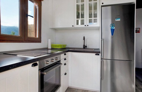 Valsequillo de Gran Canaria House | Holiday Home "Ca' Navarro" with Sea Views, Terraces & Wi-Fi