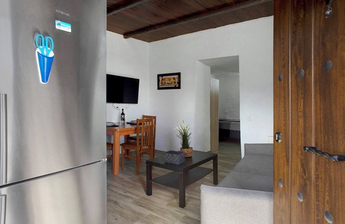Valsequillo de Gran Canaria House | Holiday Home "Ca' Navarro" with Sea Views, Terraces & Wi-Fi