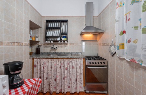 Valverde House | Holiday Home 'Mary Valverde' with Sea View, Private Terrace and Wi-Fi