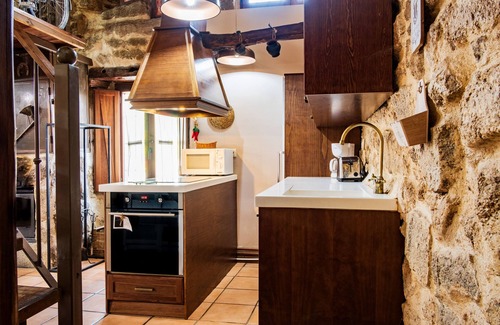 Villar de Corneja House | Holiday Home 'La Cantina' with Mountain Views