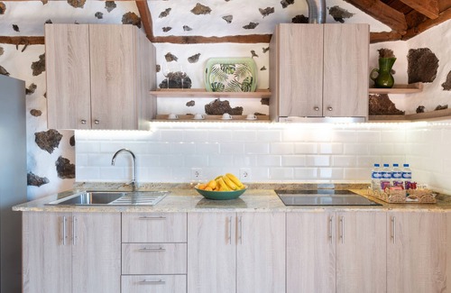 El Paso House | Holiday Home 'Estudio Bibi' with Mountain View and Private Terrace