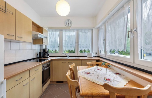 Werder House | Holiday Home 'Ferienhaus Günther' with Private Terrace and Shared Garden