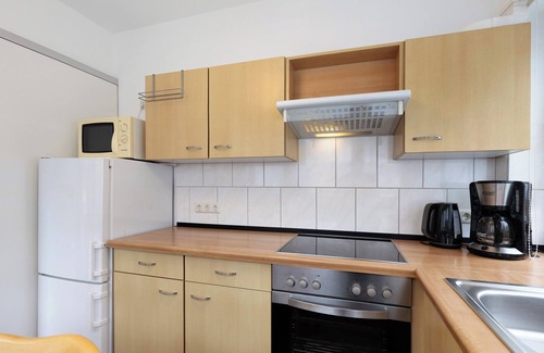 Werder House | Holiday Home 'Ferienhaus Günther' with Private Terrace and Shared Garden