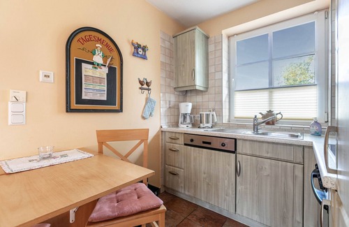 Suden House | Holiday Home 'Ferienhaus Jan' with Private Terrace and Wi-Fi