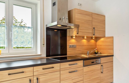 Tittling House | Holiday Home 'Ferienhaus Englburg' with Private Terrace, Private Garden and Wi-Fi