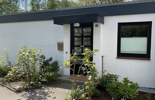 Gluecksburg House | Holiday Home 'Ferienwohnung Strandgut' with Private Terrace and Wi-Fi