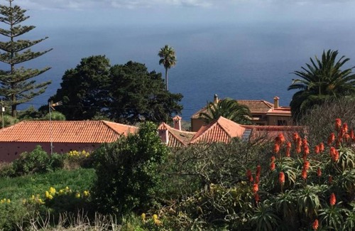 Villa de Mazo House | Holiday Home "Finca Monterrey" with Mountain View, Private Terraces & Wi-Fi