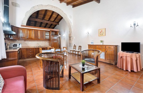 Las Galletas Apartment | Holiday Home 'Finca La Bonita Ap G1' with Shared Pool, Shared Terrace and Wi-Fi